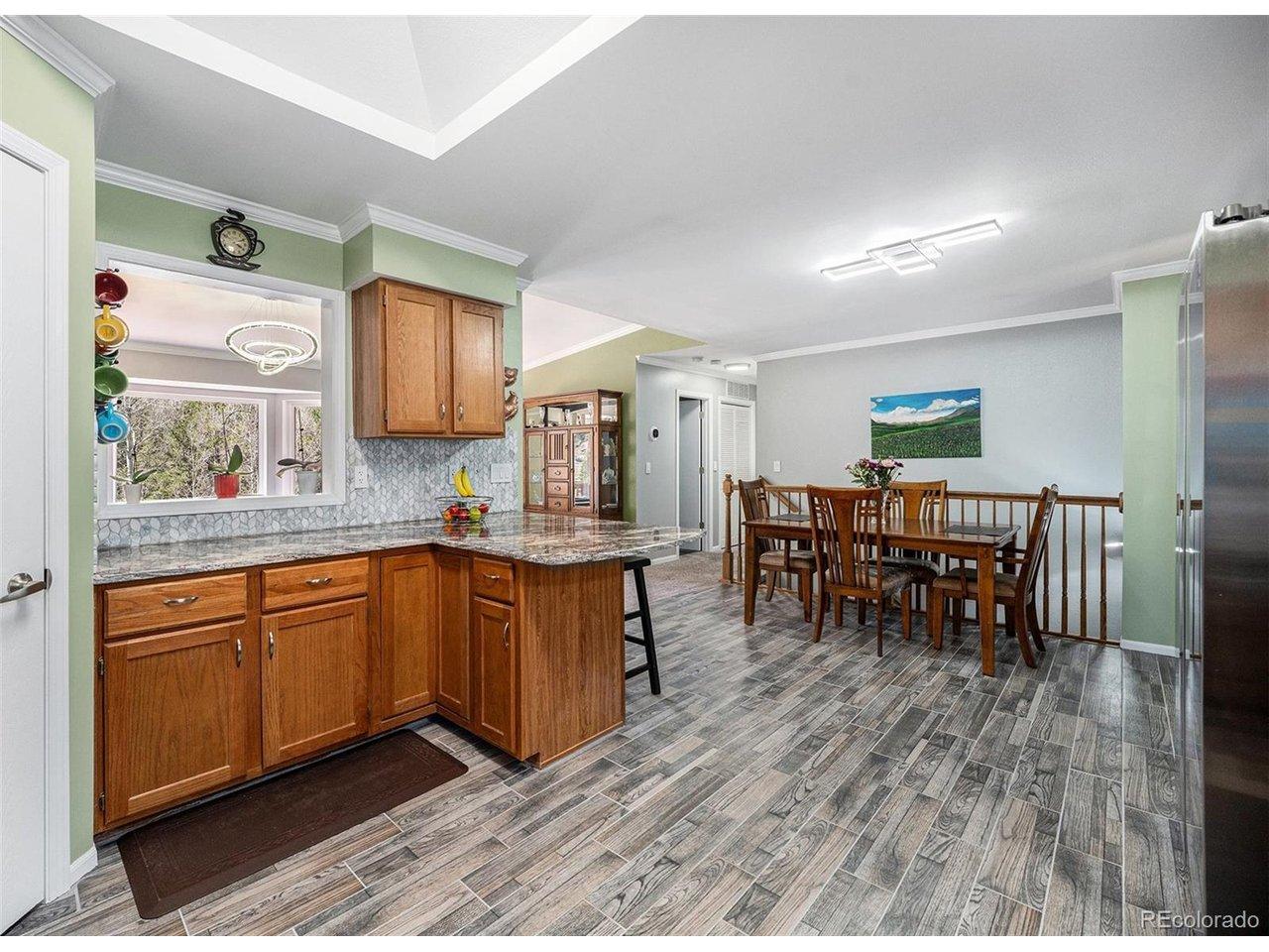 Image 3: Kitchen with newer appliances, granite counters, designer backsplashes, crown moulding and more! Image 3: Kitchen with newer appliances, granite counters, designer backsplashes, crown moulding and more!