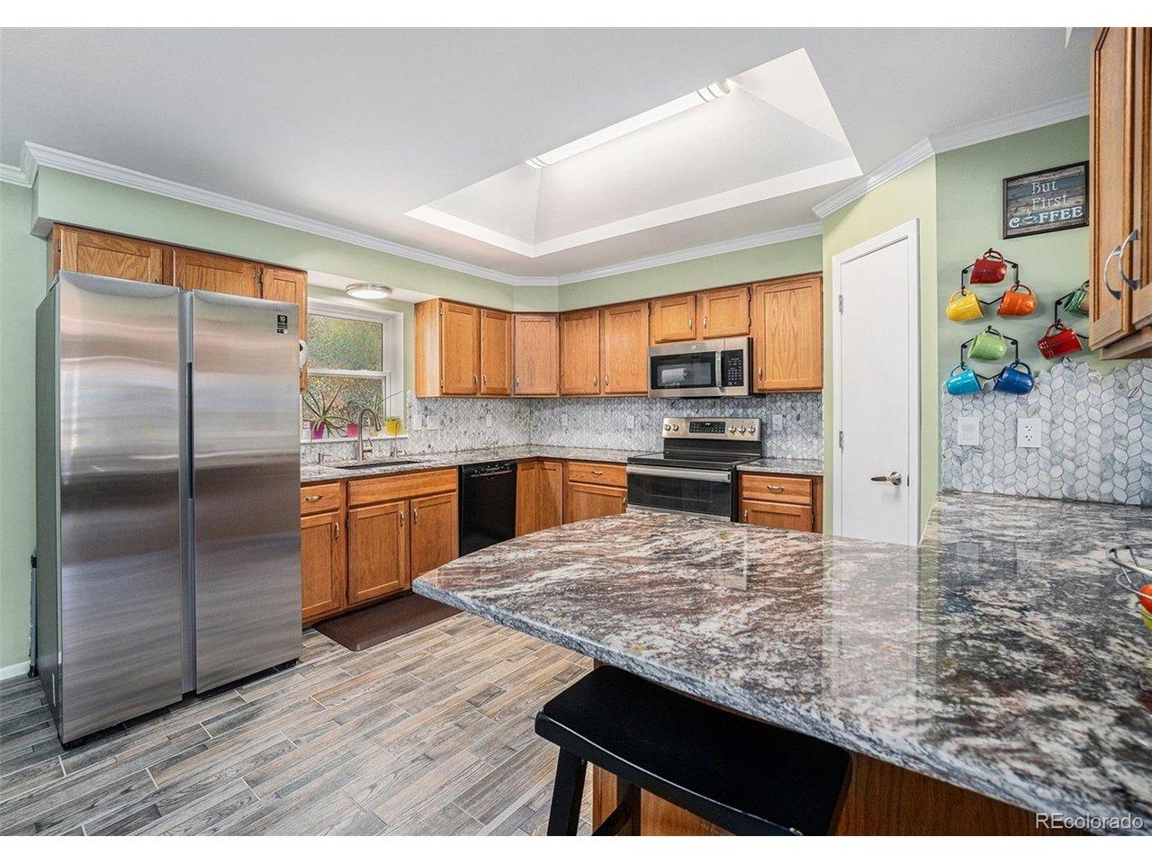 Image 4: Kitchen with newer appliances, granite counters, designer backsplashes, crown moulding and more! Image 4: Kitchen with newer appliances, granite counters, designer backsplashes, crown moulding and more!