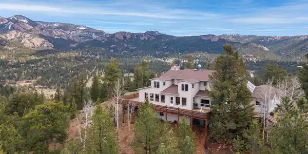 Image 2: 9+acres of private land Image 2: 9+acres of private land