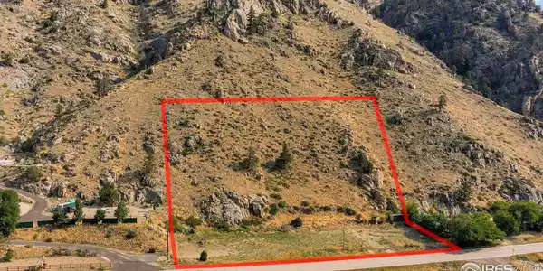 Image 4: Excellent visibility from the main road with easy access and a natural buffer of rock formations adding character to the property. Image 4: Excellent visibility from the main road with easy access and a natural buffer of rock formations adding character to the property.