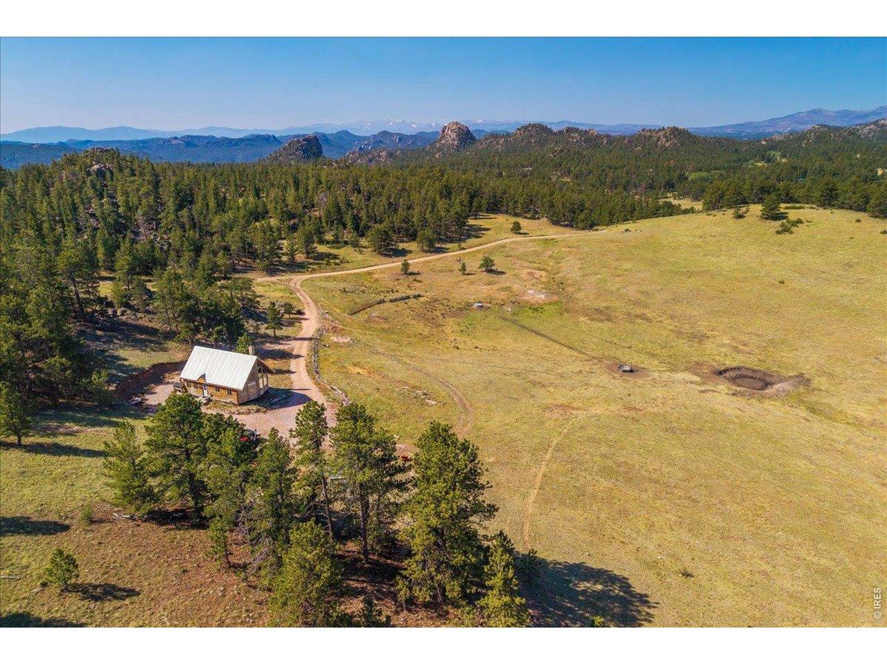 Image 4: Home placed at the top of a gorgeous meadow with a spring Image 4: Home placed at the top of a gorgeous meadow with a spring