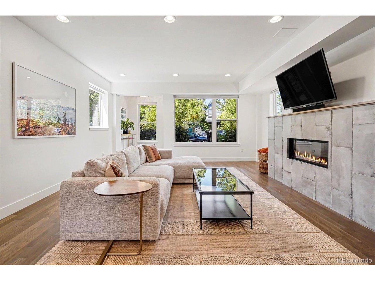 Image 4: Living Room Image 4: Living Room