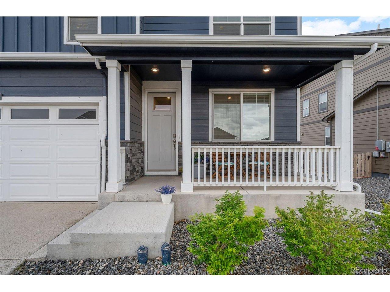 Image 4: Large covered front porch