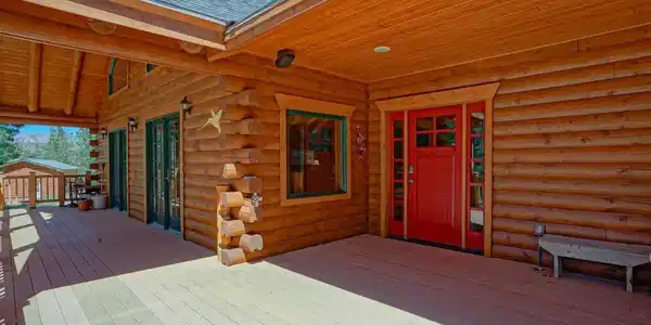Image 4: Entrance and covered porch Image 4: Entrance and covered porch