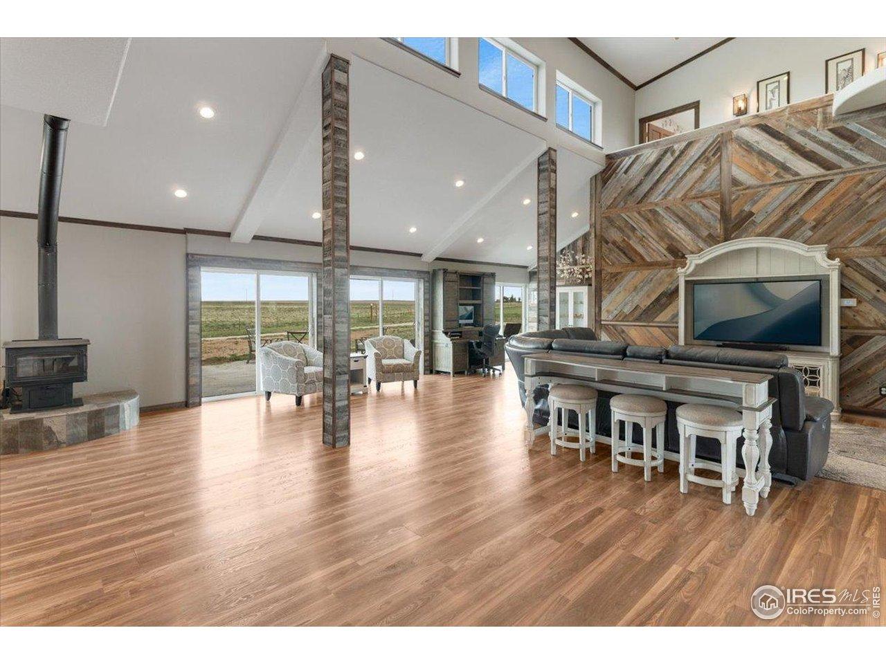 Image 3: Great Open Floor Plan