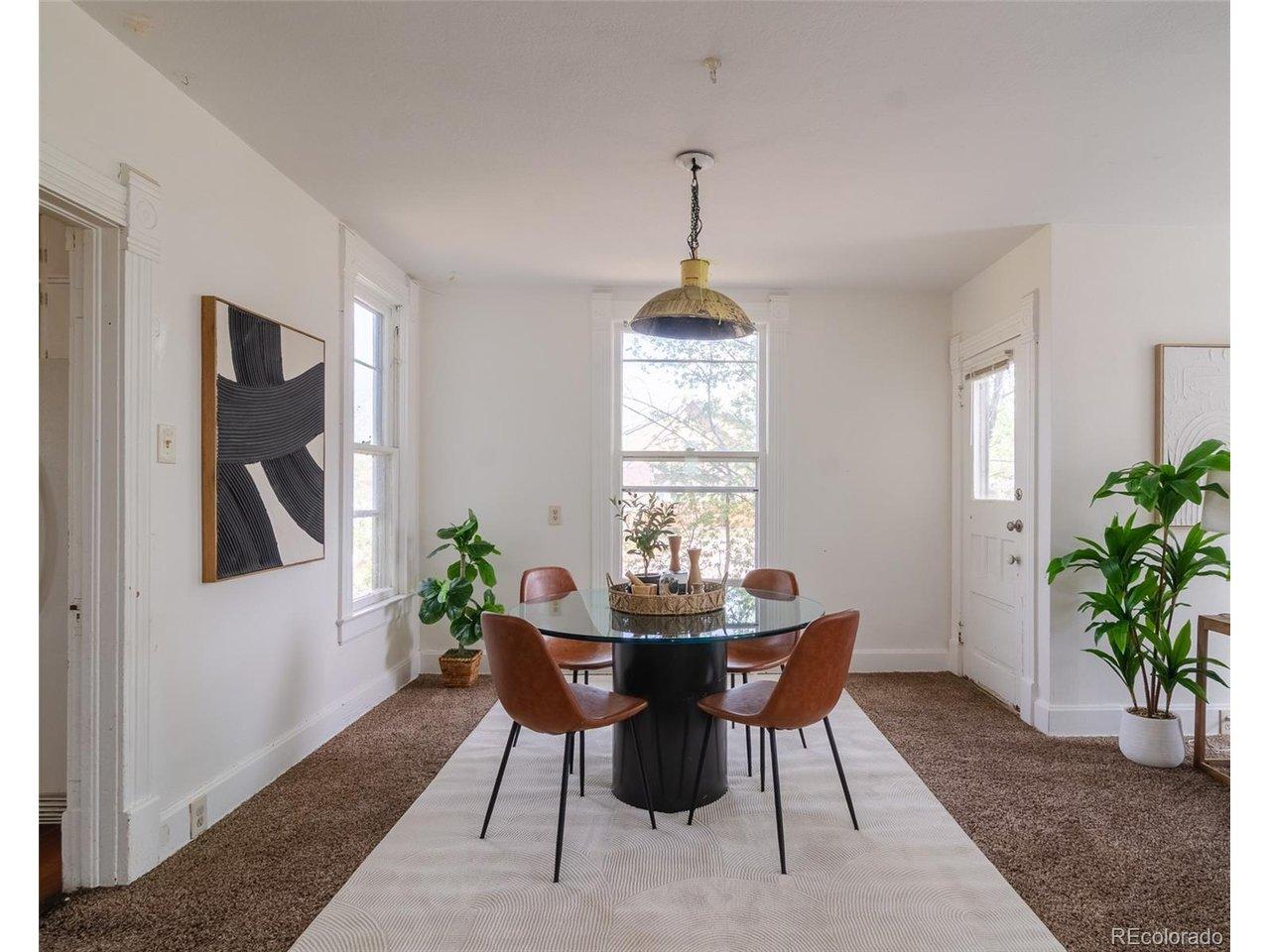 Image 4: Plenty of room to dine Image 4: Plenty of room to dine
