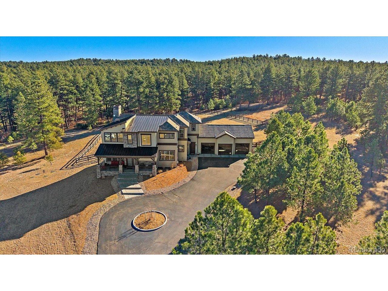 Image 2: Incredible custom home on nearly 4 acres with impeccable finishes and meticulously maintained Image 2: Incredible custom home on nearly 4 acres with impeccable finishes and meticulously maintained