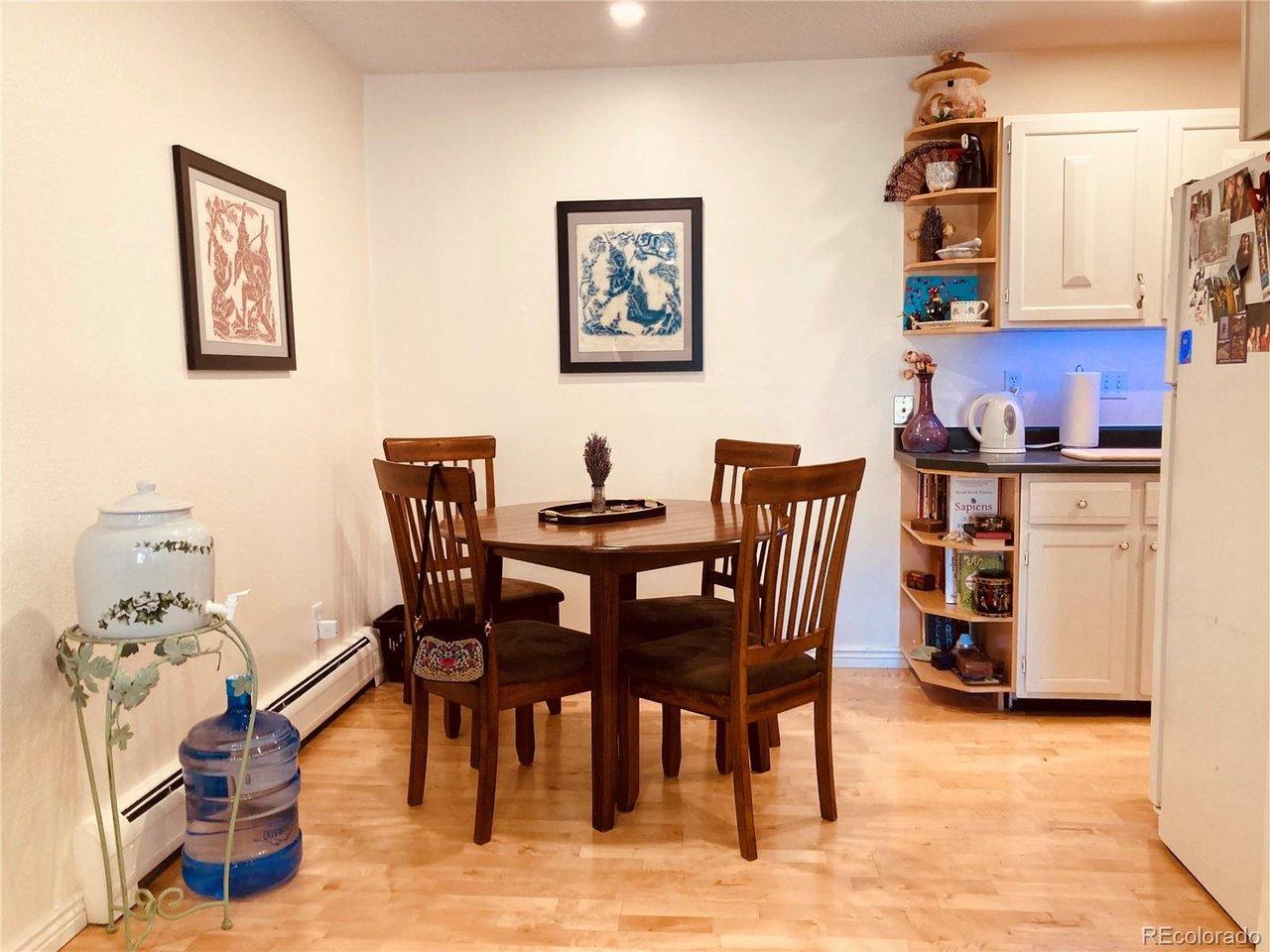 Image 3: Kitchen Table