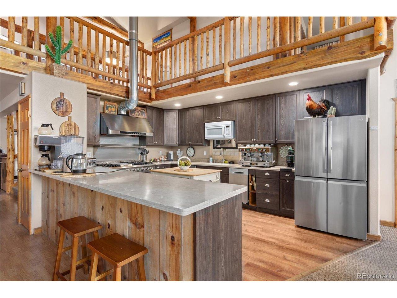 Image 3: Updated kitchen with commerical grade appliances