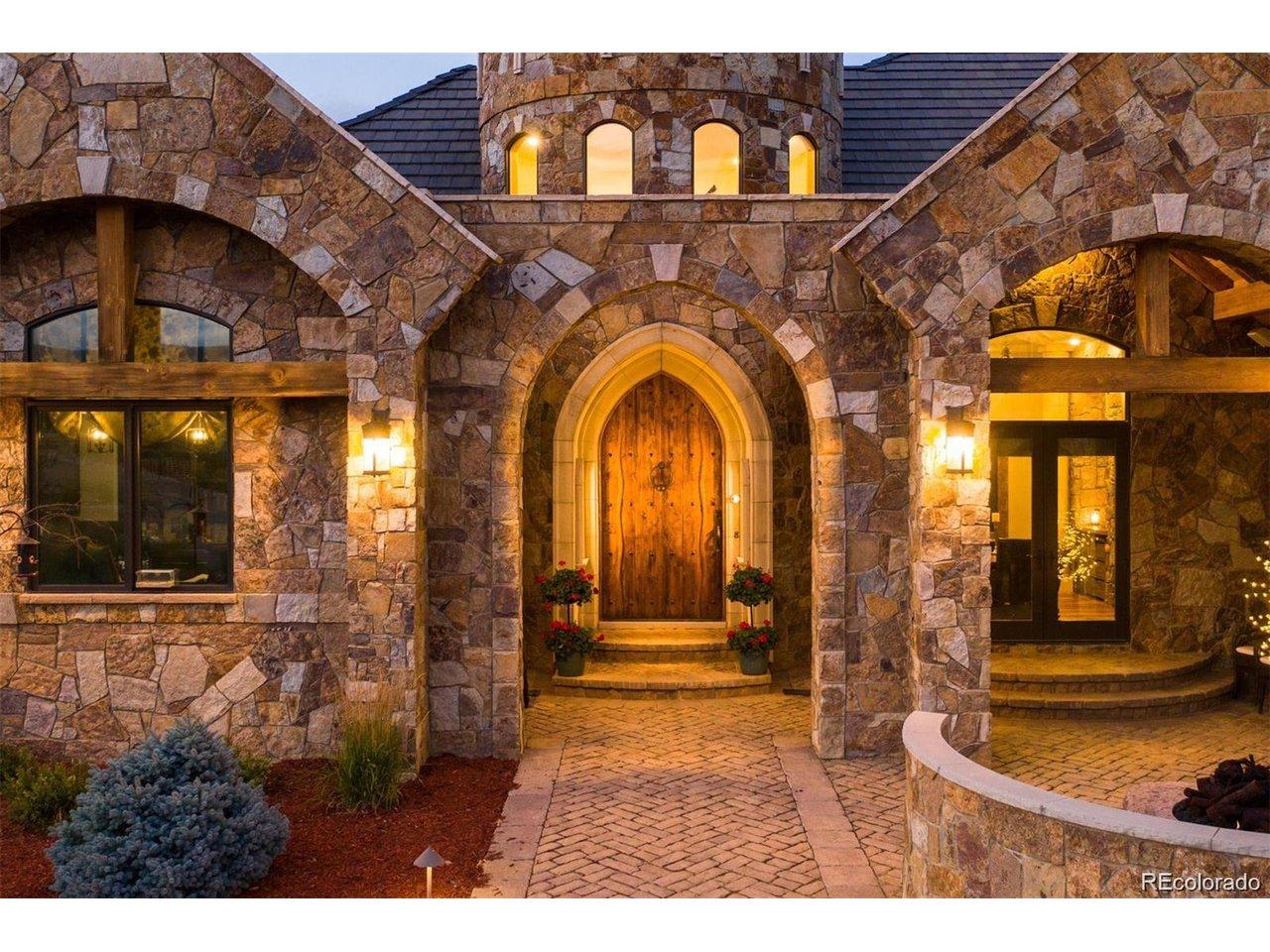 Image 2: Commanding grand entrance