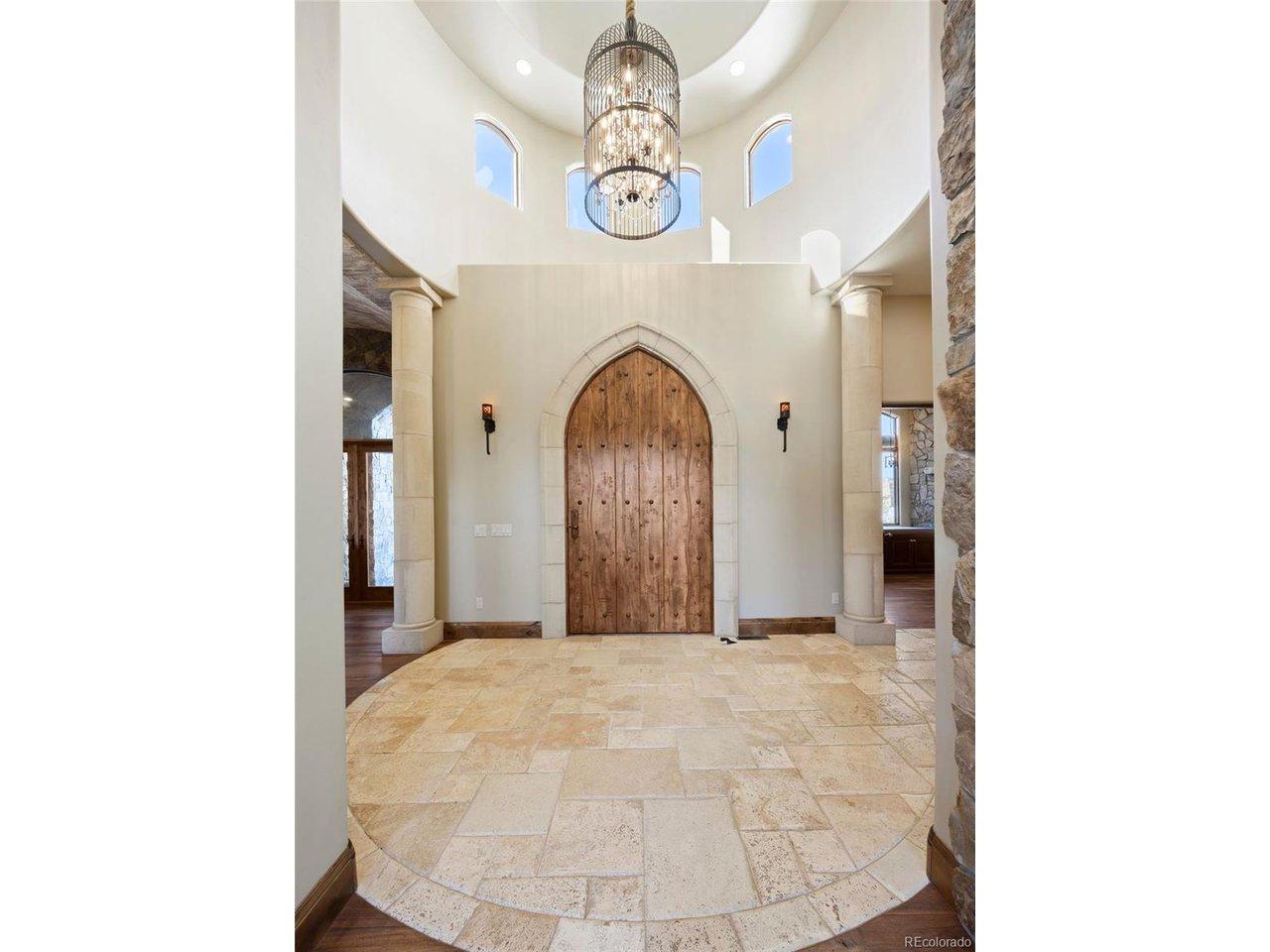 Image 3: Majestic foyer entrance