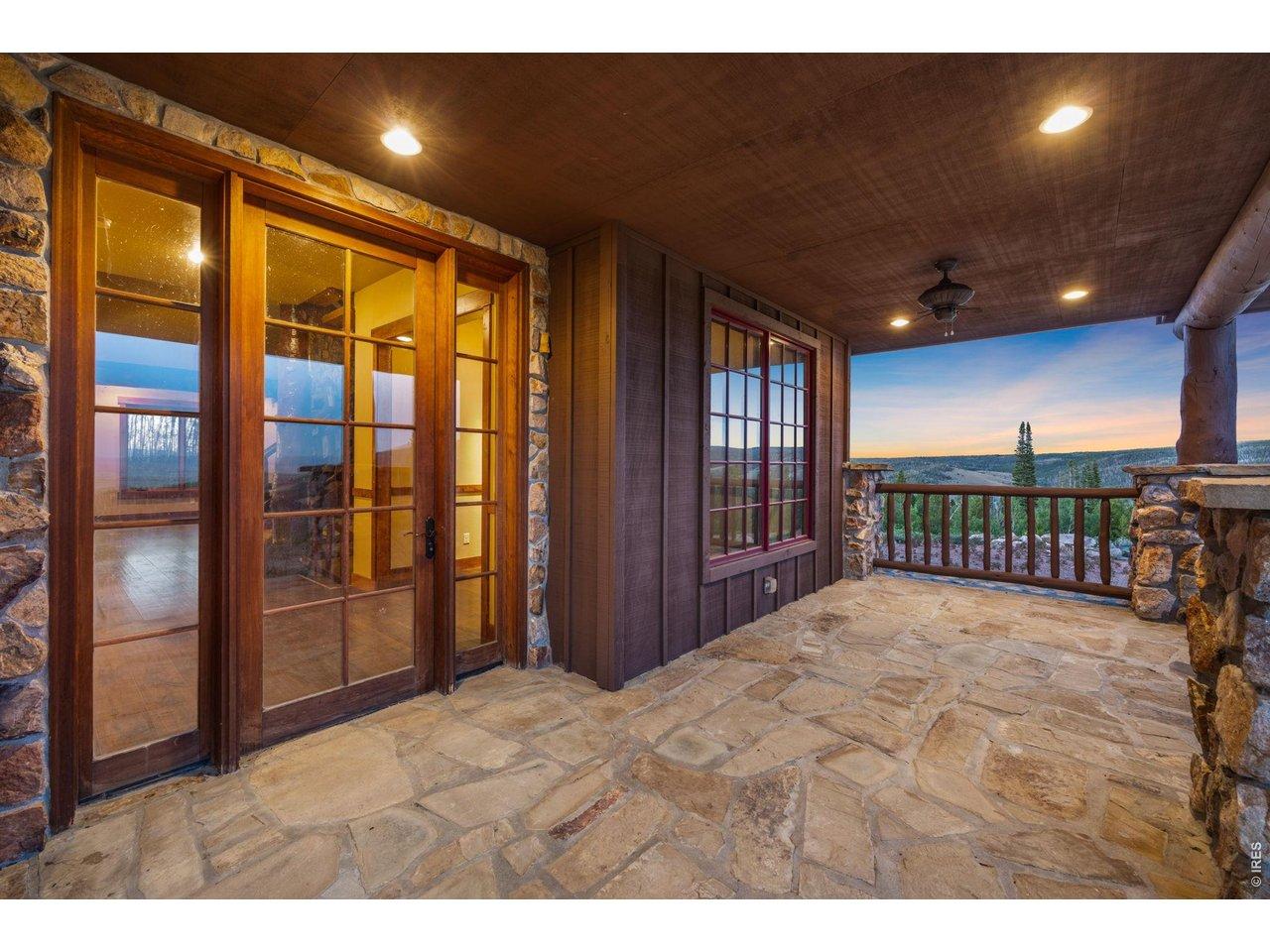 Image 4: Front porch of the lodge and it's entryway