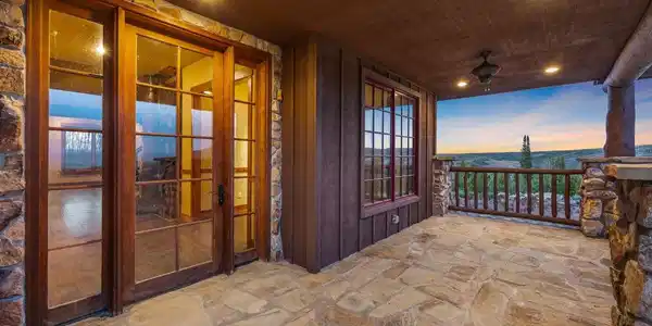Image 4: Front porch of the lodge and it's entryway Image 4: Front porch of the lodge and it's entryway