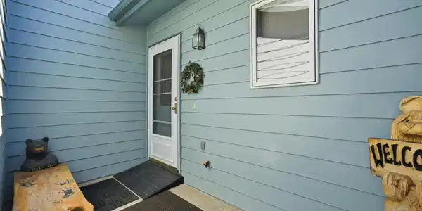 Image 3: Welcoming front entry
