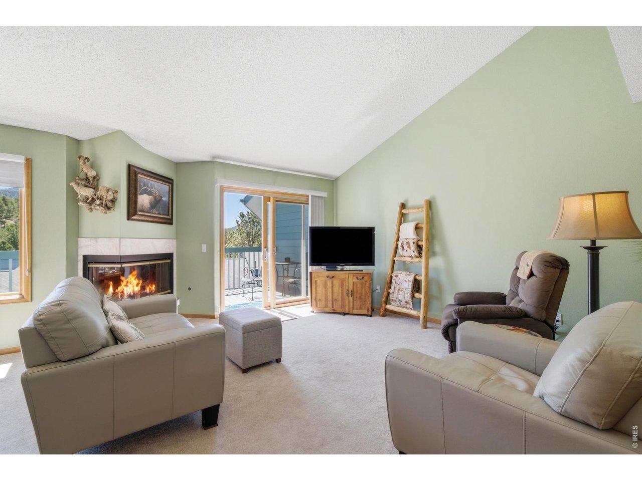 Image 4: Living Room Image 4: Living Room
