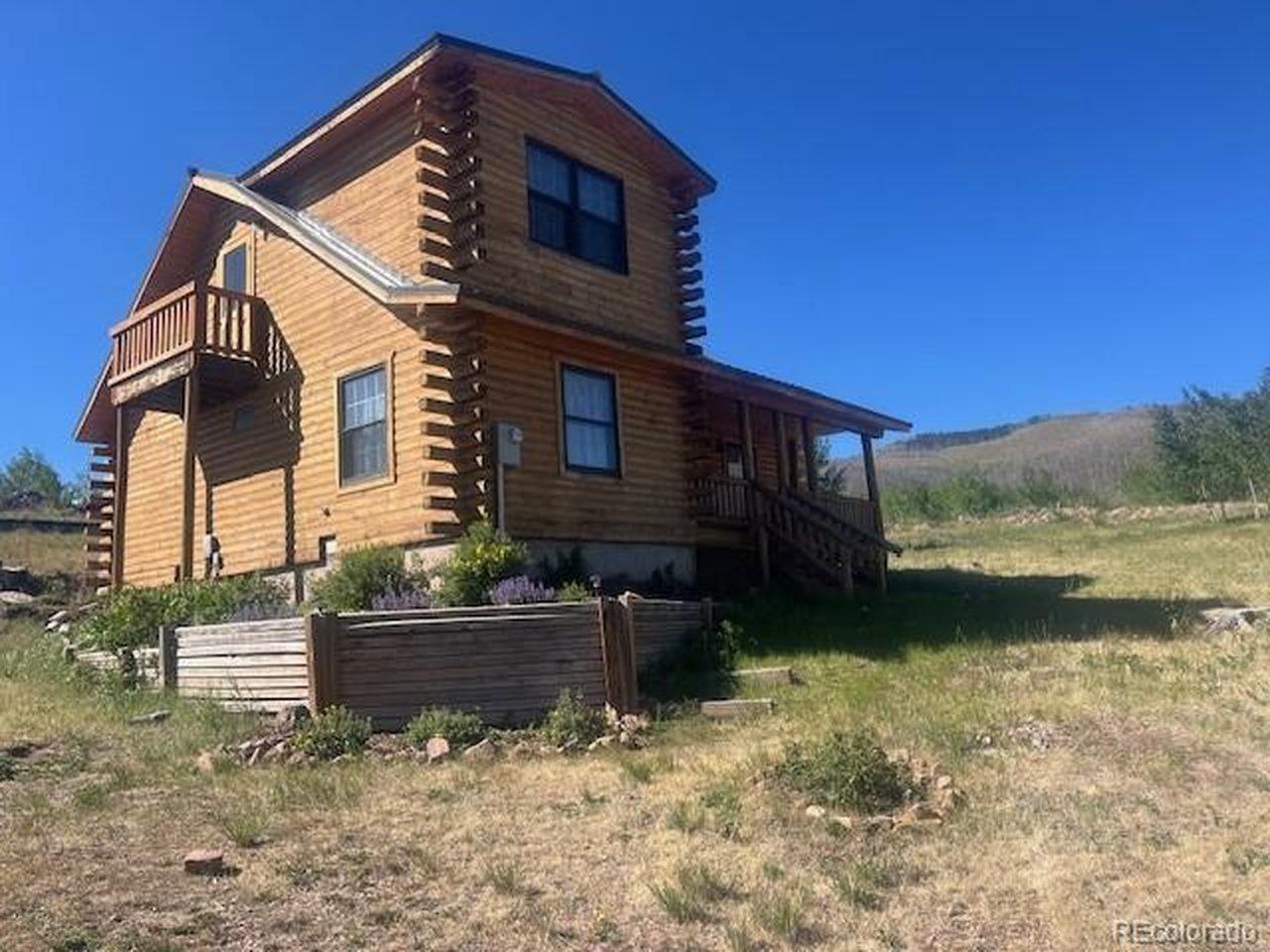 Image 2: Clean and appealing cabin in a grassy meadow Image 2: Clean and appealing cabin in a grassy meadow
