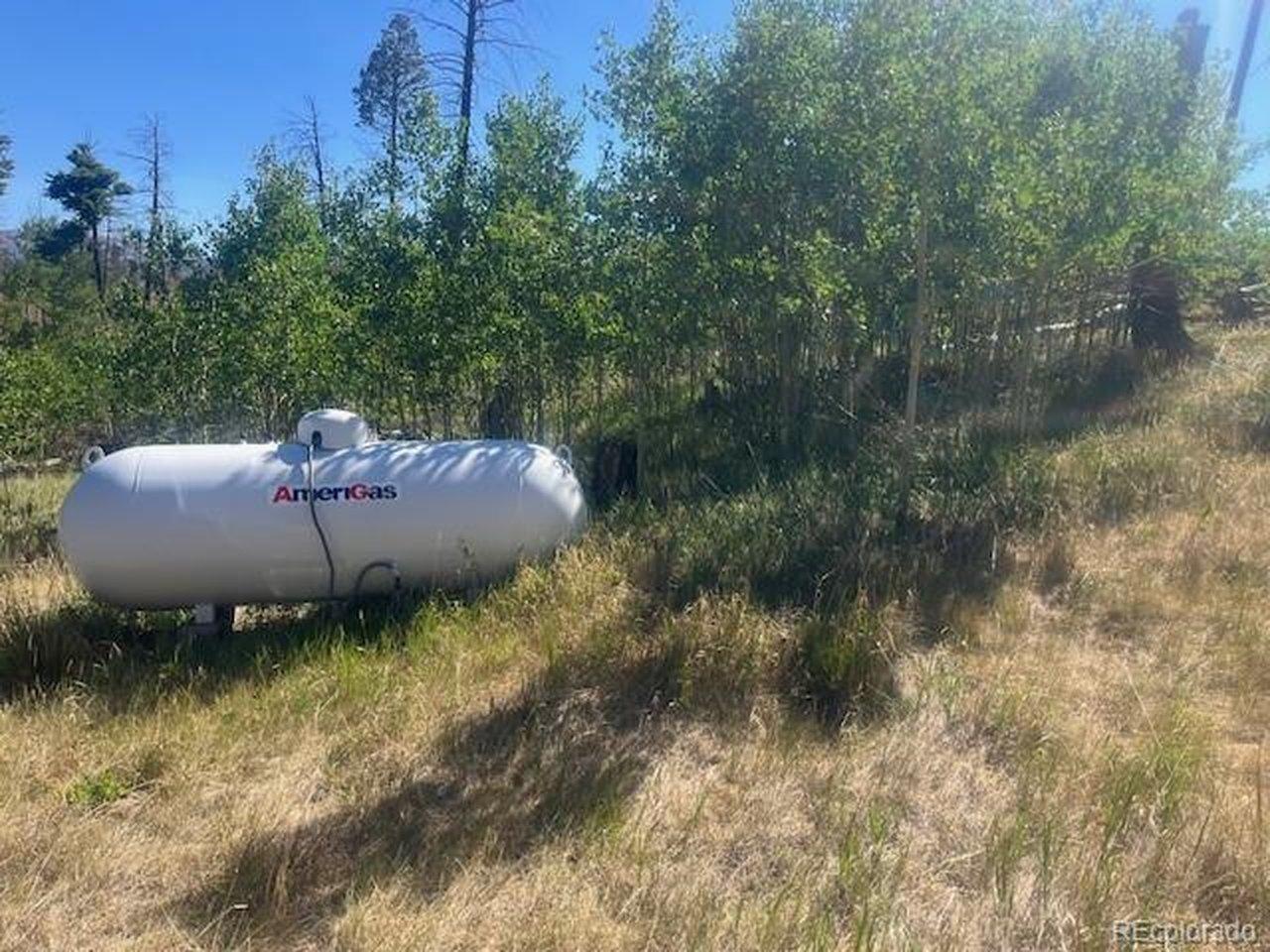 Image 4: 500 gallon propane tank Image 4: 500 gallon propane tank
