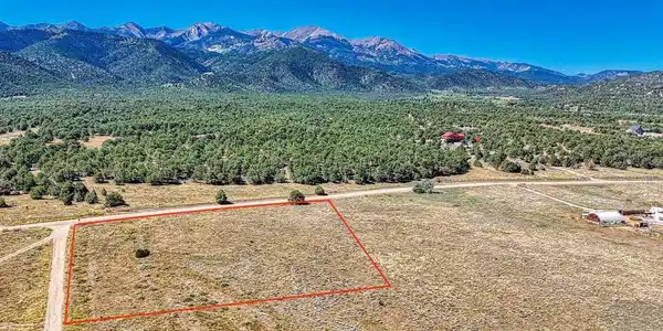 Image 3: Lot lines approximate