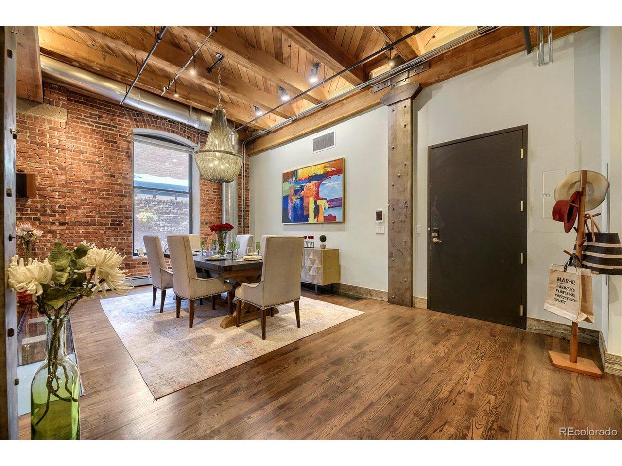 Image 3: Grand dining room with entrance and foyer Image 3: Grand dining room with entrance and foyer
