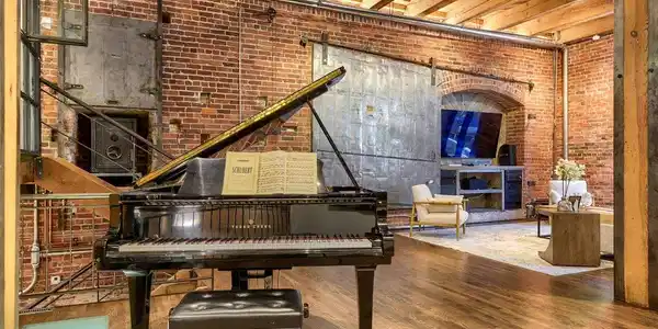 Image 4: Versatile area ideal for a grand piano, art studio, or home office. Image 4: Versatile area ideal for a grand piano, art studio, or home office.