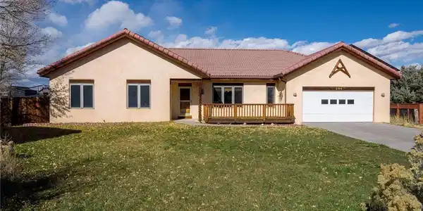 Image 2: 3 bed/2 bath ranch-style home Image 2: 3 bed/2 bath ranch-style home