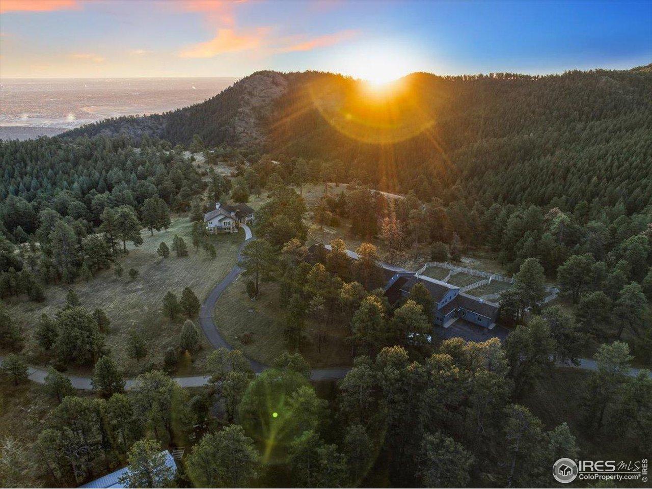 Image 2: With City Views Yet Tucked Away, Offering The Best Of Both Worlds.