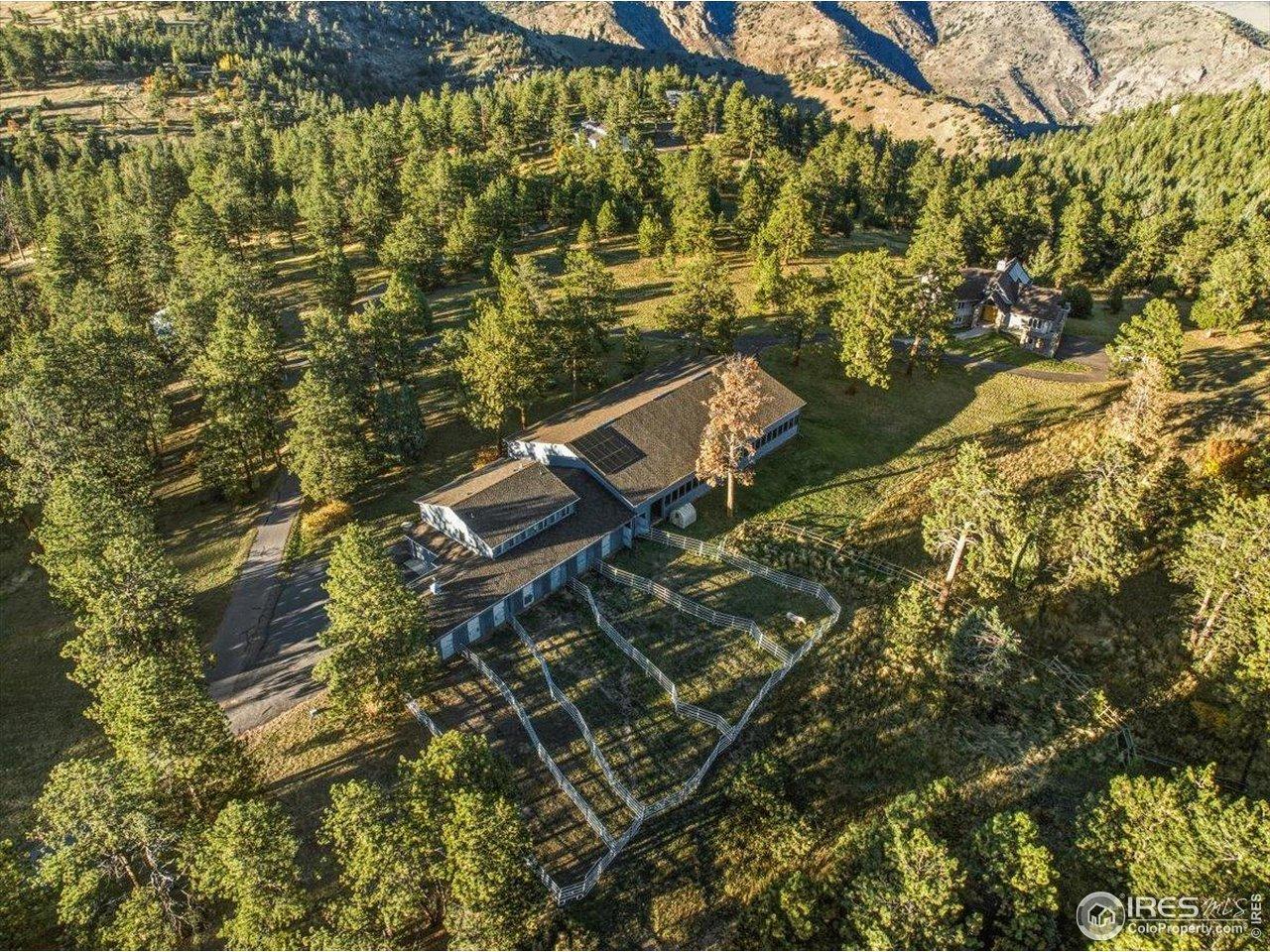 Image 4: Tucked away among some of the most usable property you can find in the foothills.