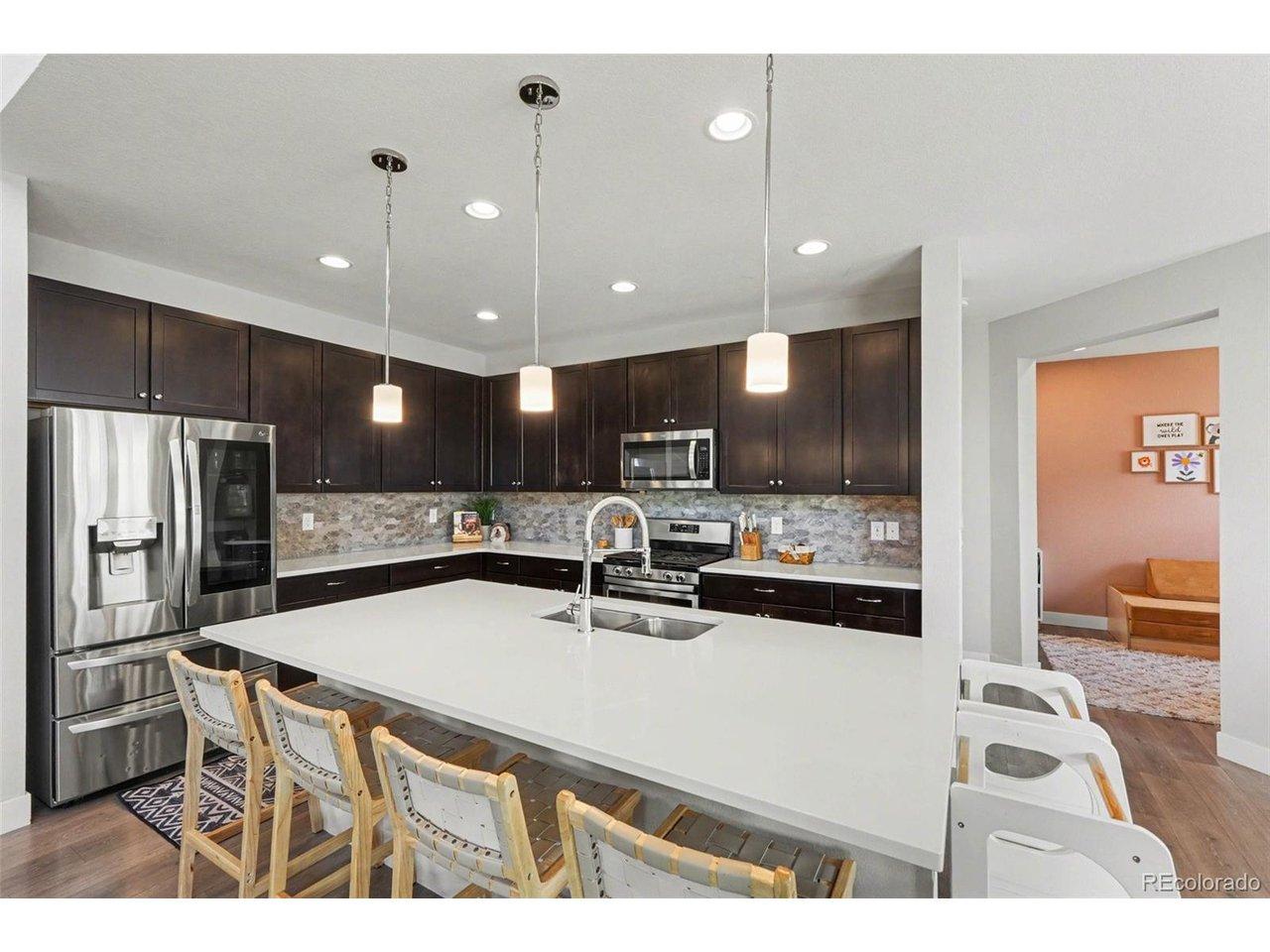 Image 4: Large open kitchen Image 4: Large open kitchen