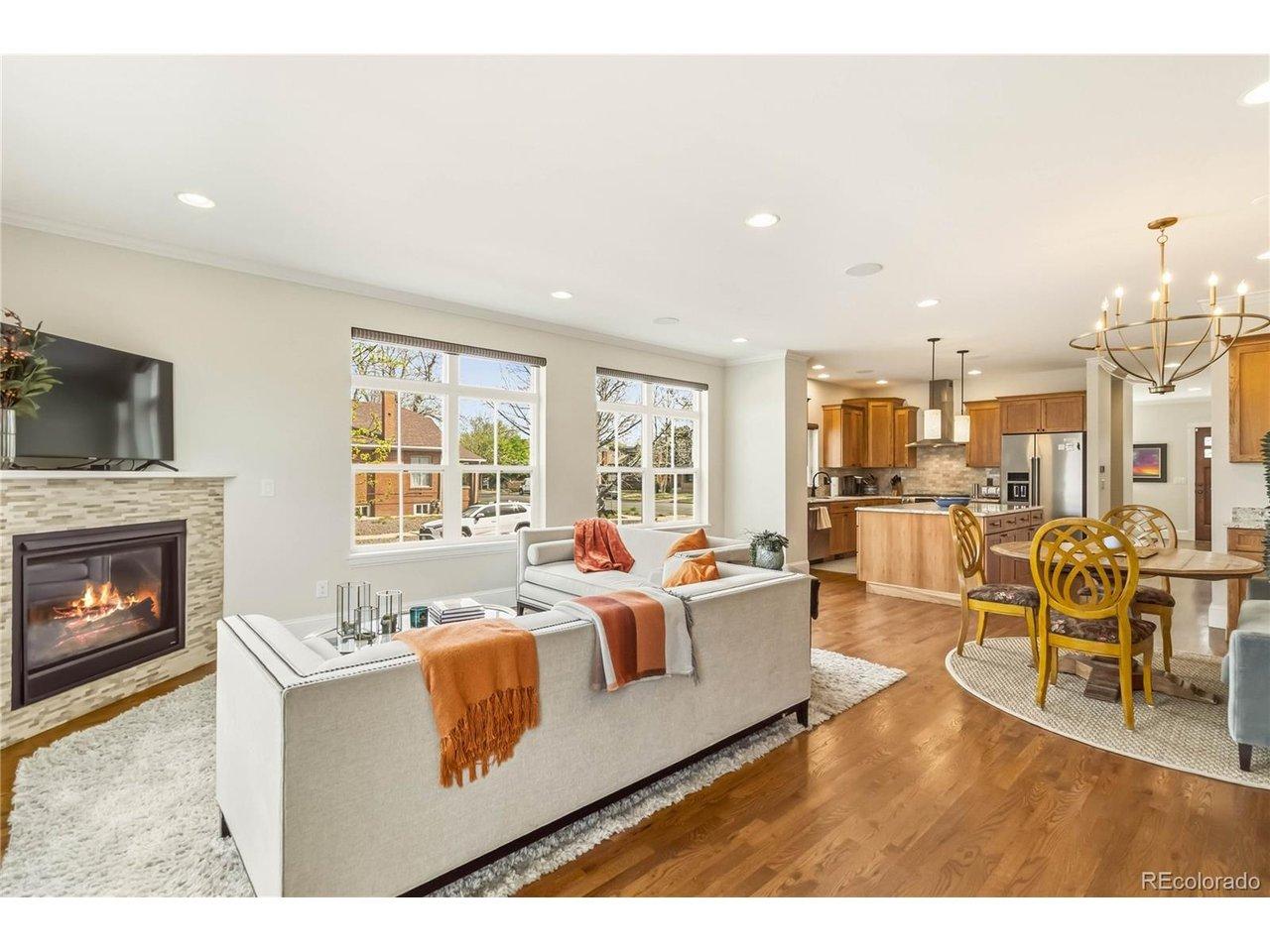 Image 3: Sun bathed living room with automatic shades Image 3: Sun bathed living room with automatic shades