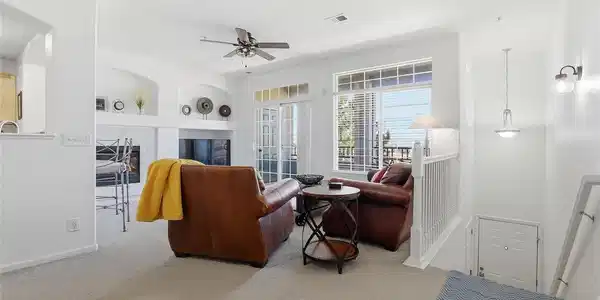 Image 4: Notice the closet next to front door. Perfect for guest and keeping space clean and neat!