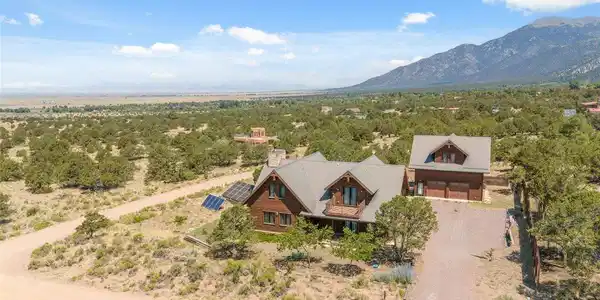 637 Panorama Way