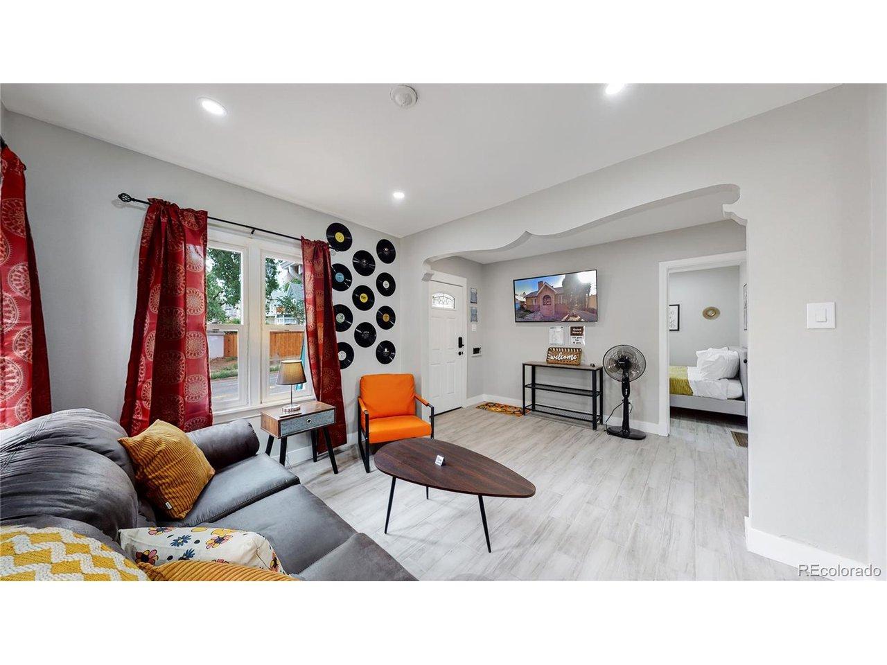 Image 3: Living Room