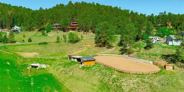 Image 4: Arena and Outbuildings Image 4: Arena and Outbuildings