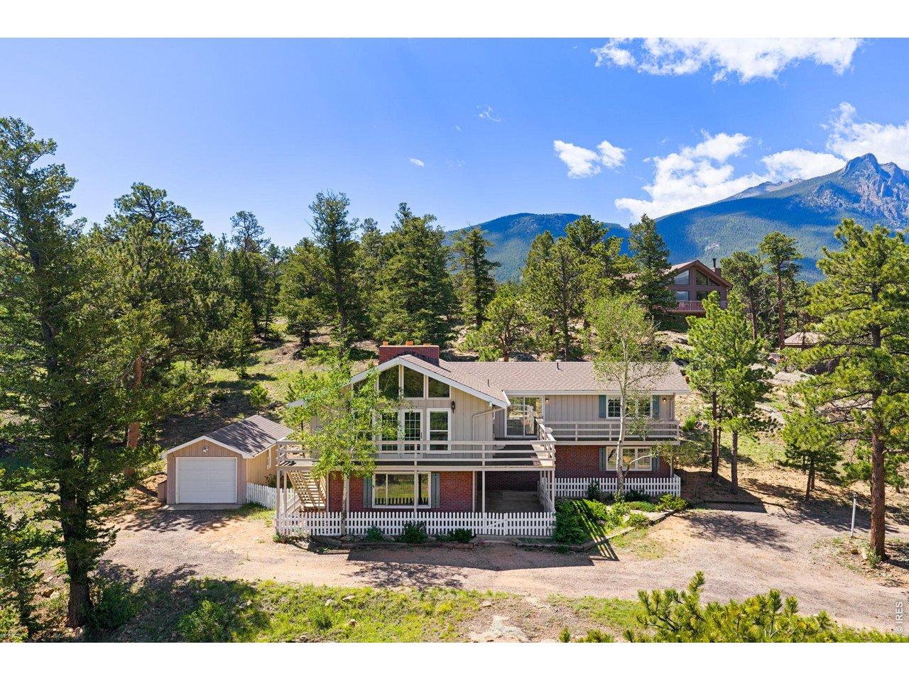 Image 3: Large lot, large home, circular drive