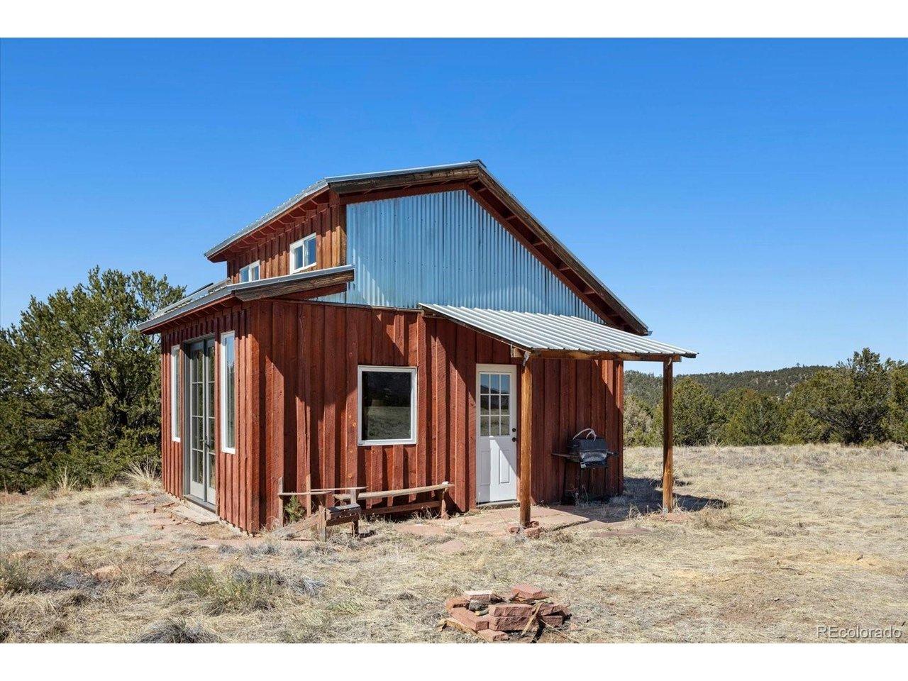 Image 2: 384 square feet cabin with loft and big mountain views Image 2: 384 square feet cabin with loft and big mountain views