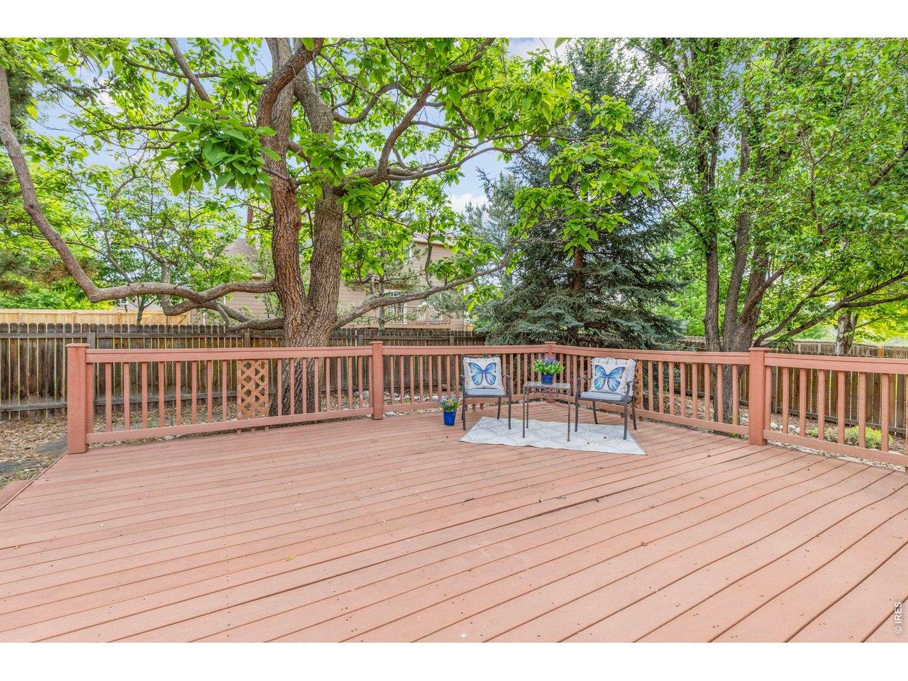Image 3: Spacious and ultra relaxing back deck shaded by a large catalpa tree Image 3: Spacious and ultra relaxing back deck shaded by a large catalpa tree