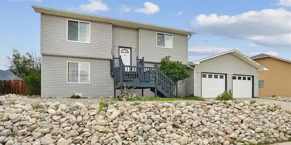 172 Larissa Ln