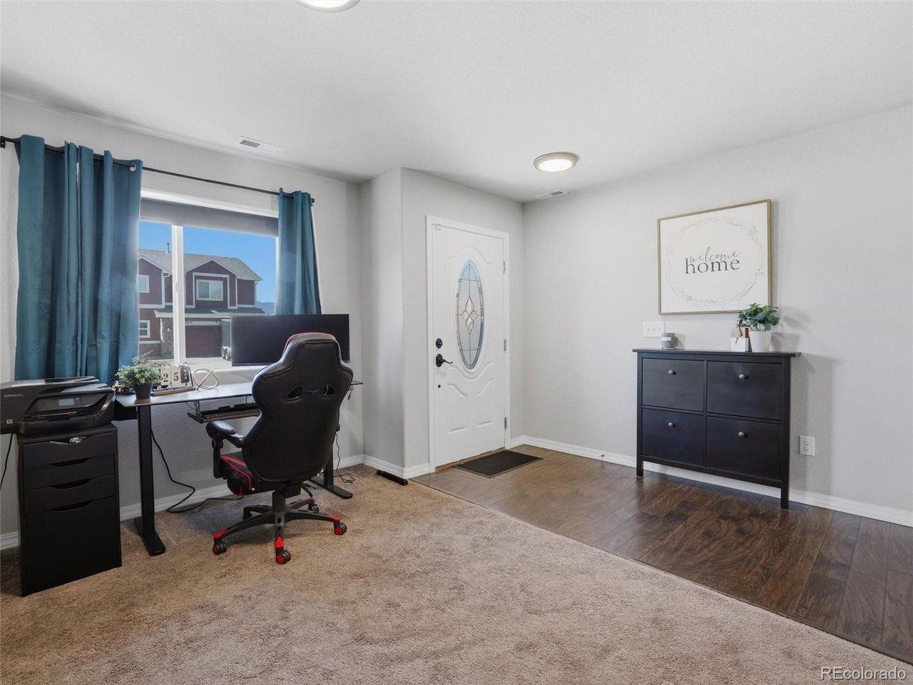 Image 4: Office Image 4: Office