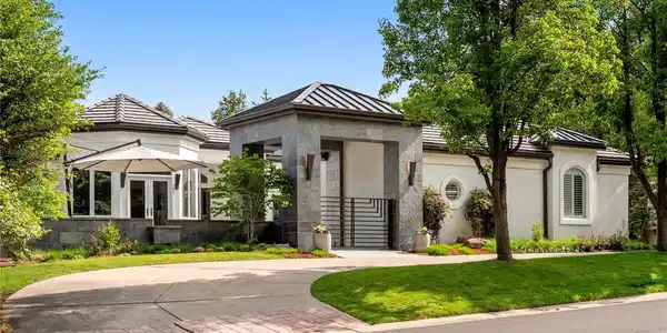 96 Glenmoor