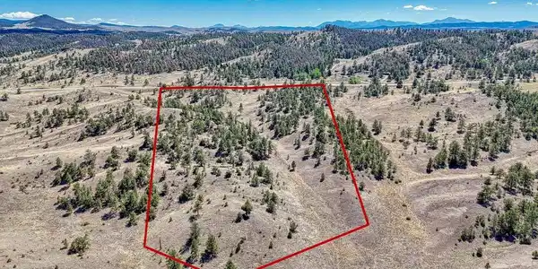 Image 2: Property lines are approximate and not a survey Image 2: Property lines are approximate and not a survey