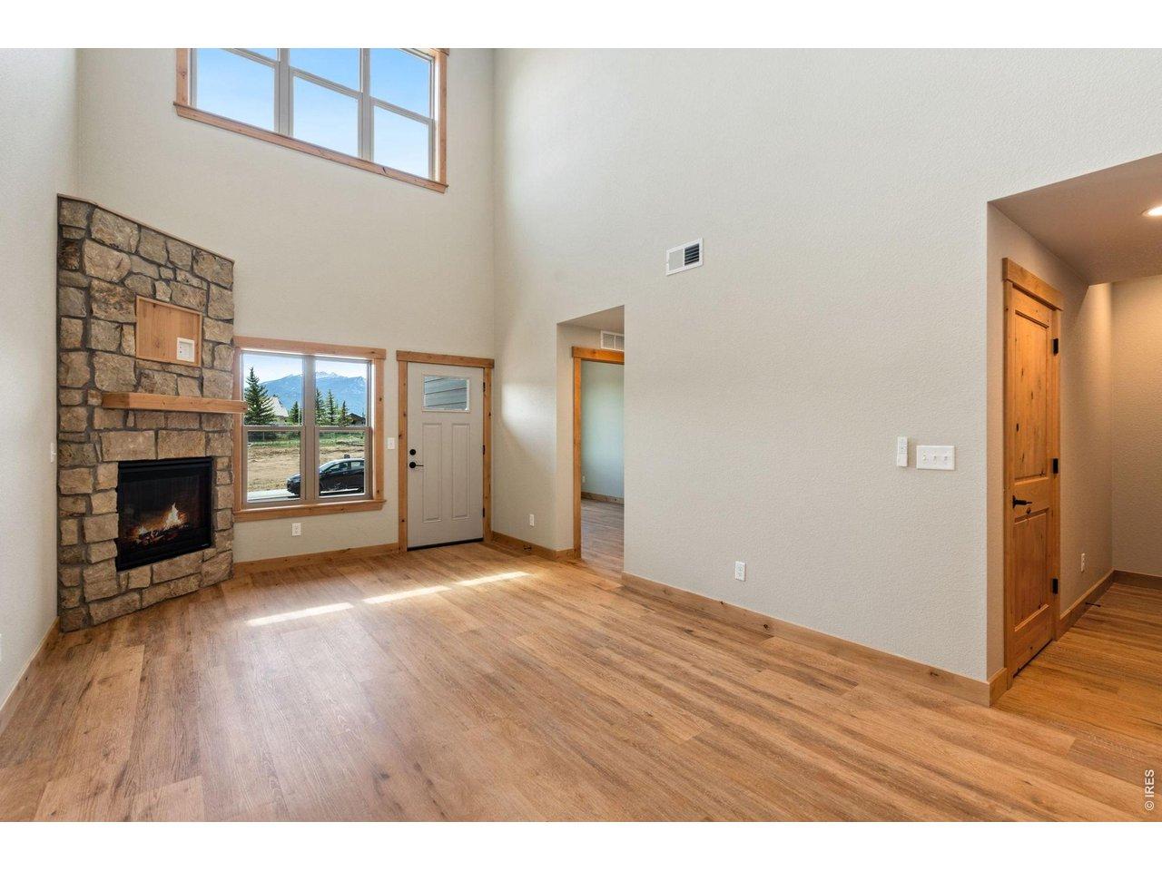 Image 4: Corner gas fireplace Image 4: Corner gas fireplace