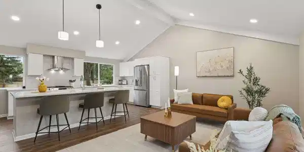 Image 4: amazing gathering space!