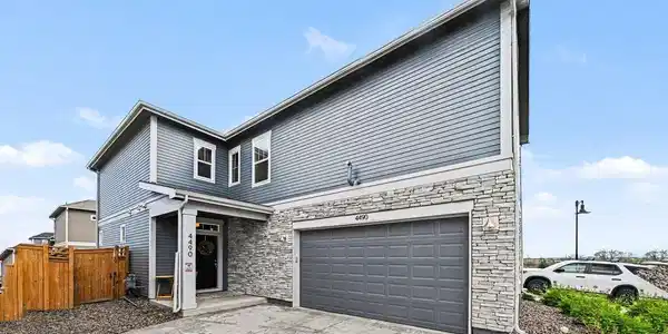 Image 4: Oversized 2 Car Garage! Image 4: Oversized 2 Car Garage!