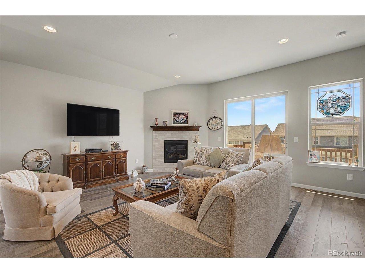 Image 4: Living Room Image 4: Living Room