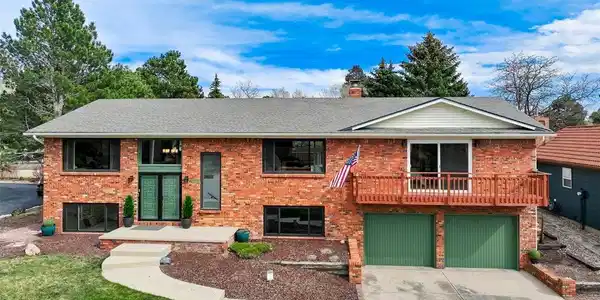 2832 Country Club Cir