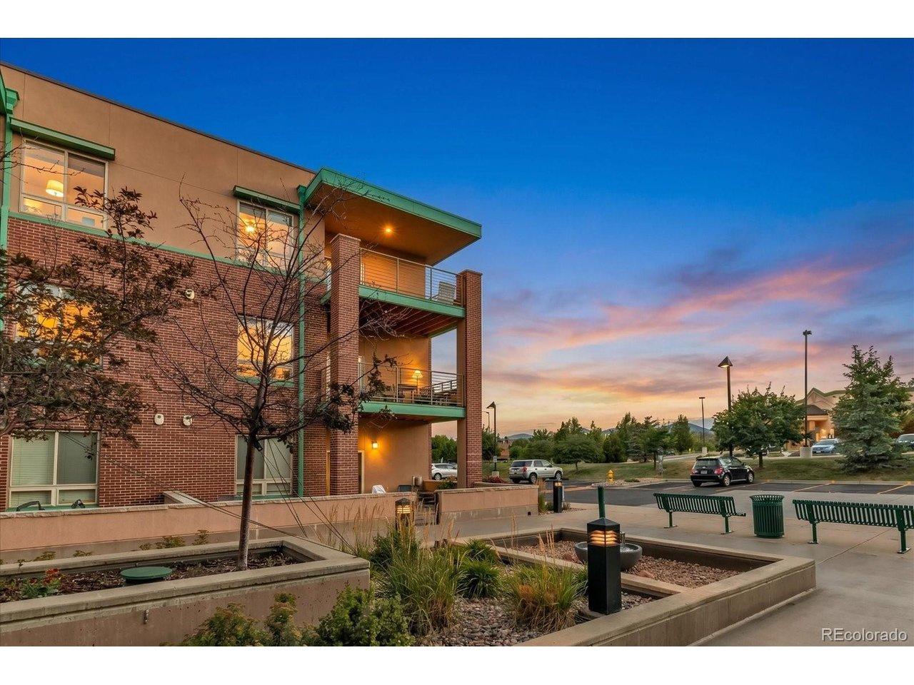 Image 3: Top floor, corner unit! Image 3: Top floor, corner unit!
