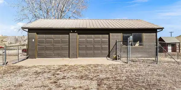 Image 2: Detached 2 car garage Image 2: Detached 2 car garage