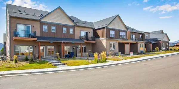 Image 2: HOA covers exterior maintenance and landscaping! Image 2: HOA covers exterior maintenance and landscaping!