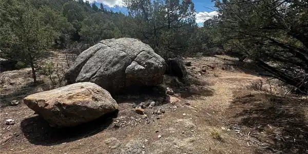 Image 2: Rock outcroping Image 2: Rock outcroping