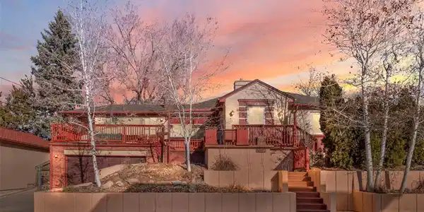 4215 W Byron